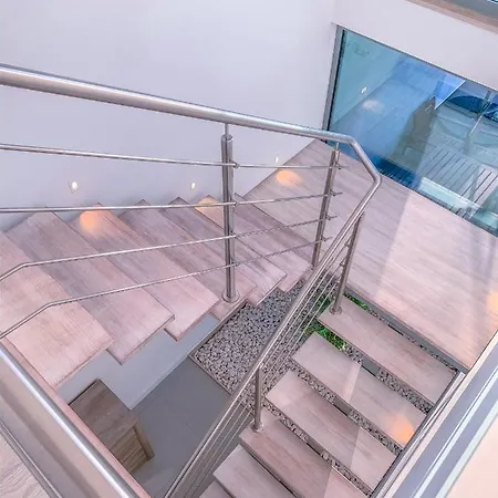 Villa In Albufeira With Private Swimming Pool For 8 People فيلة البوفيرا